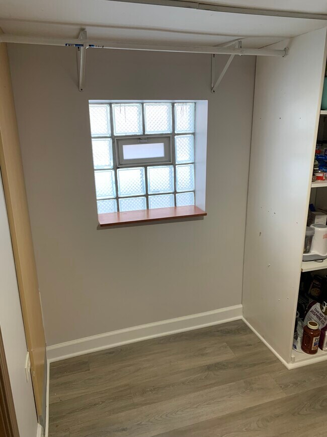 Building Photo - 3319 N Osage Ave