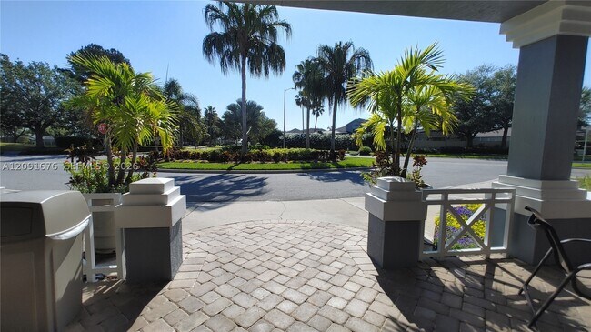 Building Photo - 8148 Sun Palm Dr