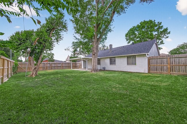 Building Photo - 16355 Sierra Grande Dr