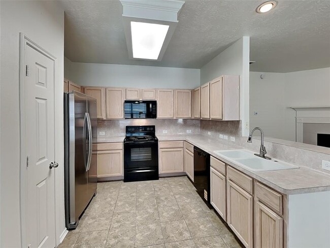 Building Photo - 18475 Sunrise Pines Dr