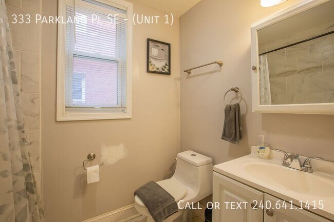 Building Photo - 333 Parkland Pl SE