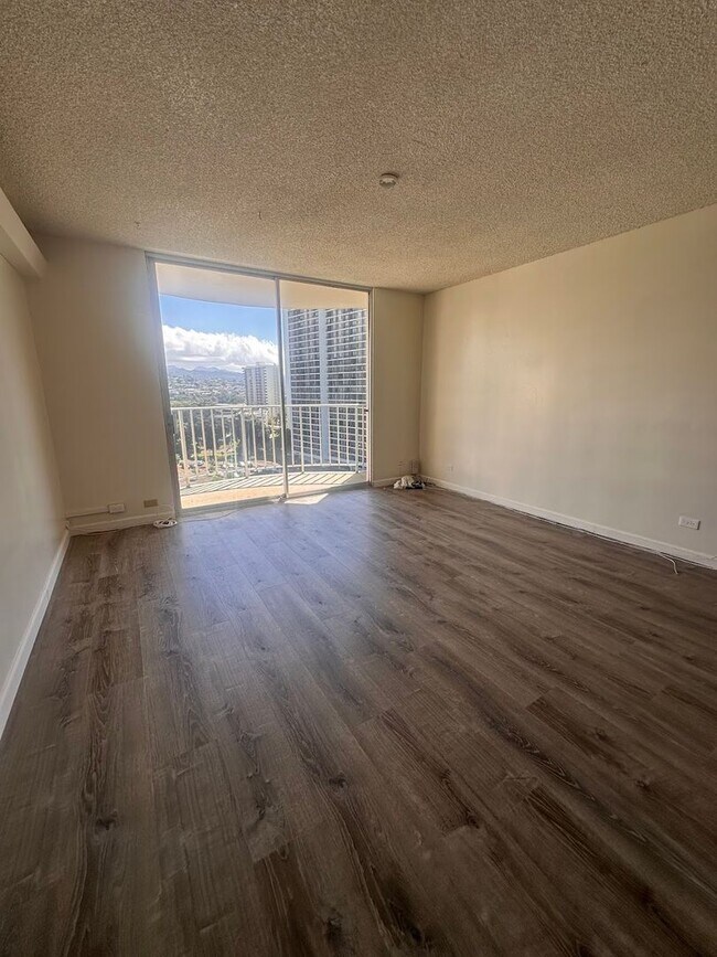 Building Photo - MOANALUA CURTIS #1208