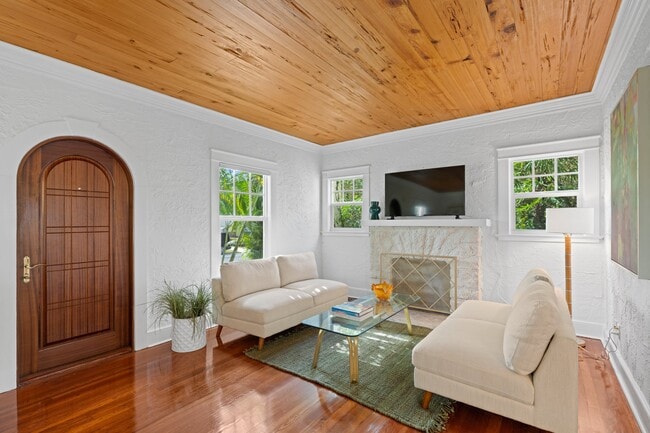 Building Photo - 727 Claremore Dr