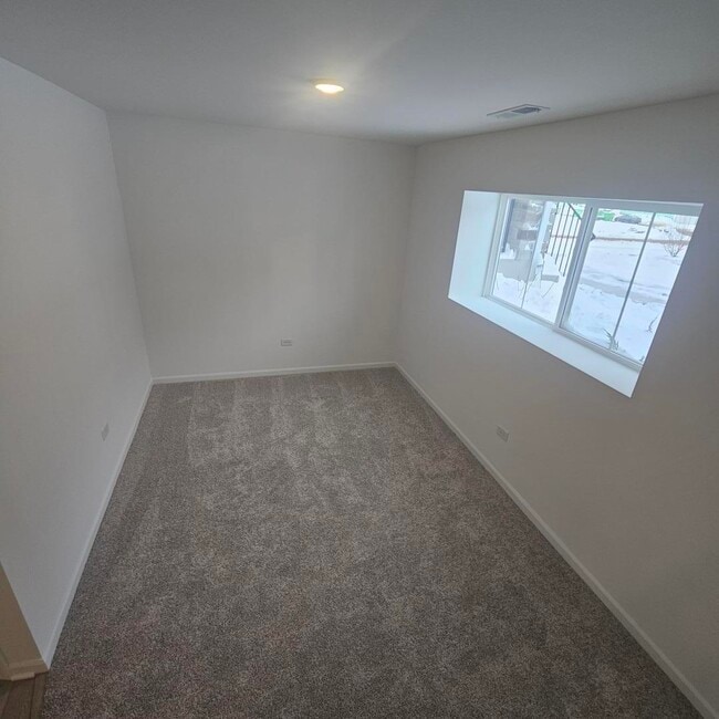 Building Photo - 233 Settlers Pl