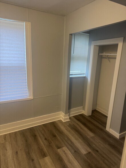 foyer area which can be used as a closet to the main bdrm, or an office space - 304 Arthur Ave