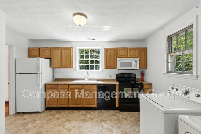 Building Photo - 5501 Lake Shore Dr