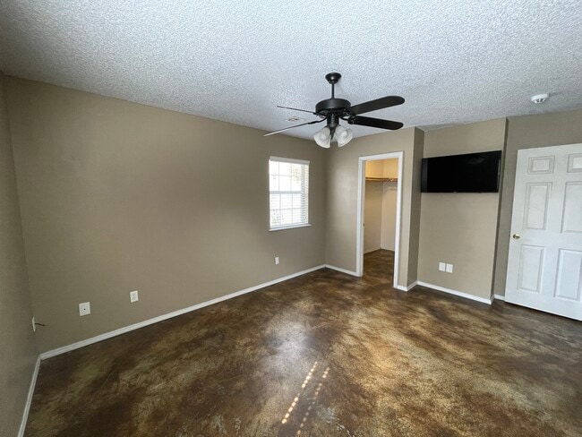 Building Photo - 289 N C St