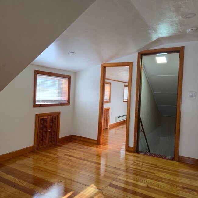 Building Photo - 22 Hope Ave