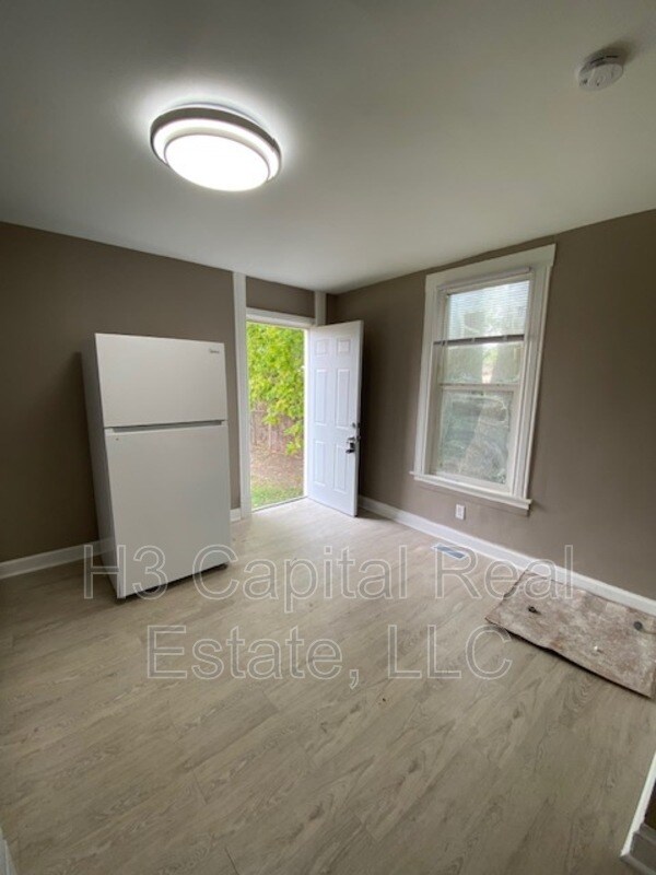 Building Photo - 2120 Lee Ave