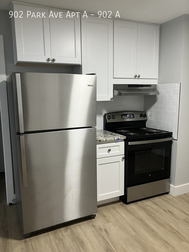 Building Photo - 902 Park Ave W