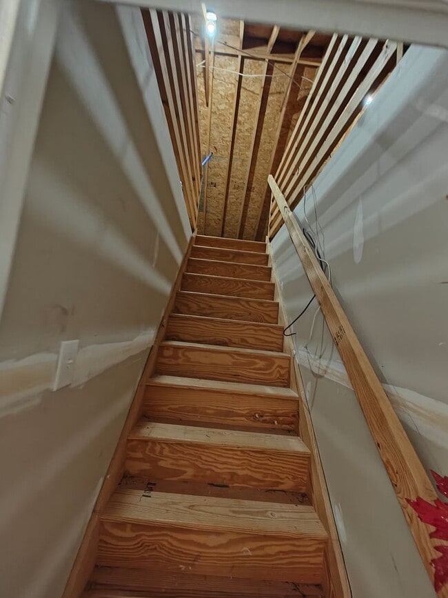 Building Photo - 5 Bedroom home in Henrico