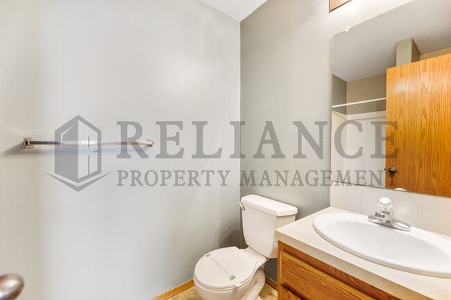 Building Photo - 621 S Longbranch Dr