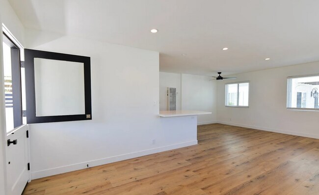 Building Photo - 223 Avenida De La Grulla