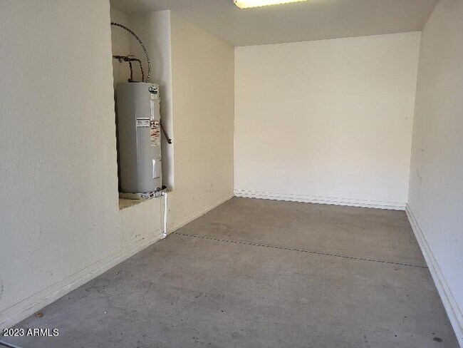Building Photo - 7255 N 89th Dr