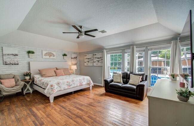 Building Photo - 11311 Chevy Chase Dr