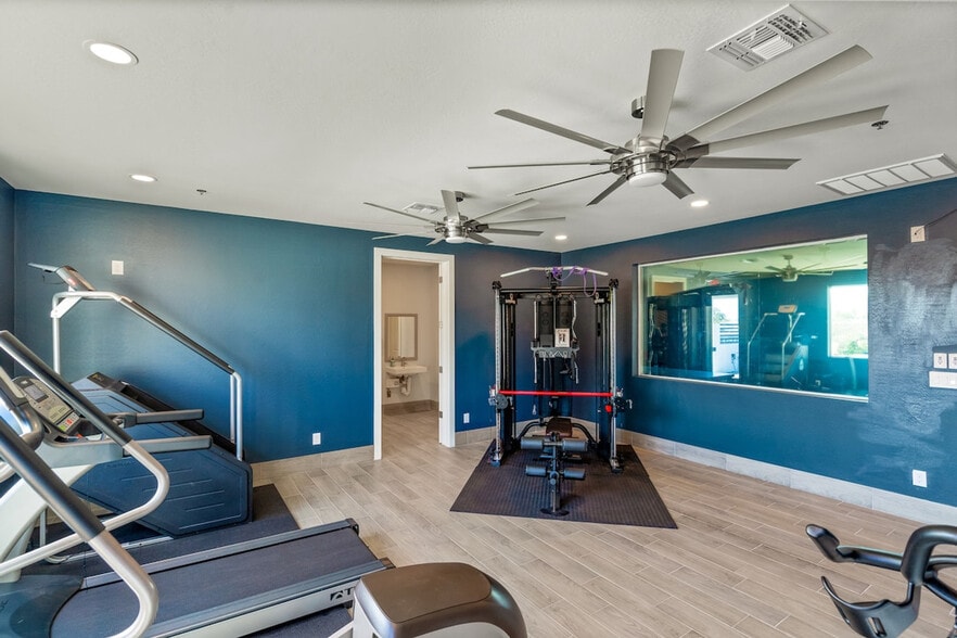 Building Photo - 6612 W Paradise Ln