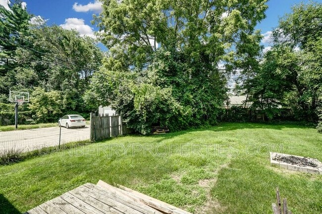 Building Photo - 3164 Kylemore Rd