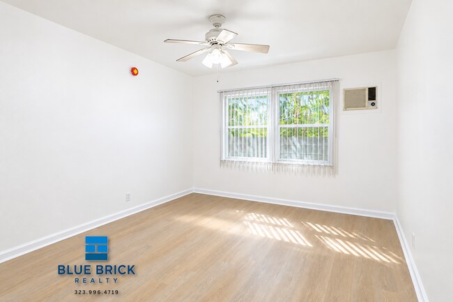 Building Photo - 12805 Vanowen St
