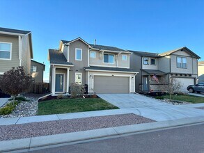 Building Photo - FANTASTIC 3BD/2.5BA w/ A/C in Patriot Park