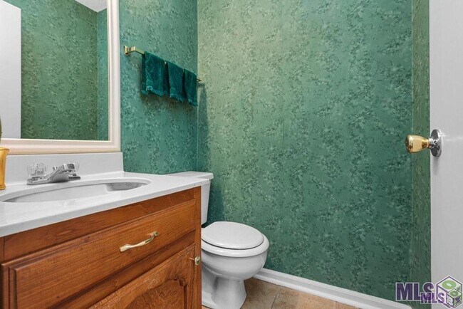 Building Photo - 4625 Parkoaks Dr