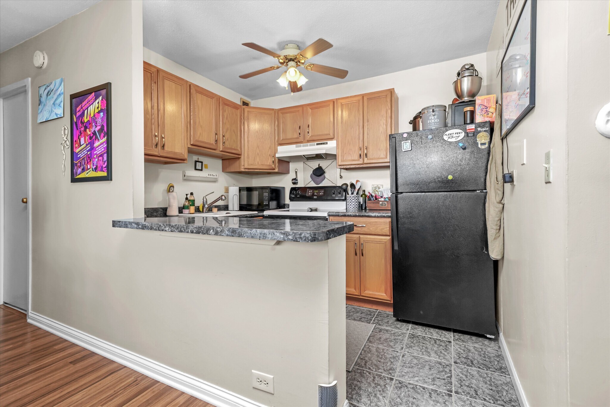 Building Photo - 2740 N Pine Grove Ave