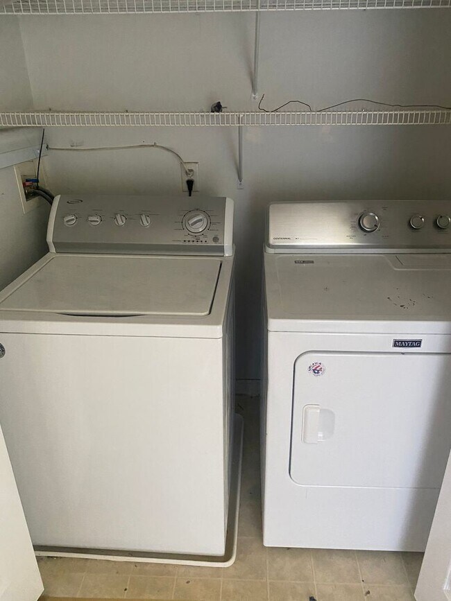 Building Photo - 3 br, 1.5 bath House - 126 BANYAN CIRCLE D...