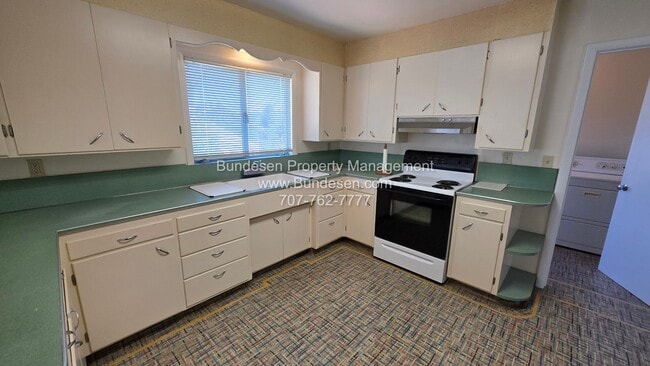 Building Photo - Spacious West Side Petaluma Home for Rent