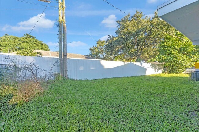 Building Photo - 3051 NW 77th St