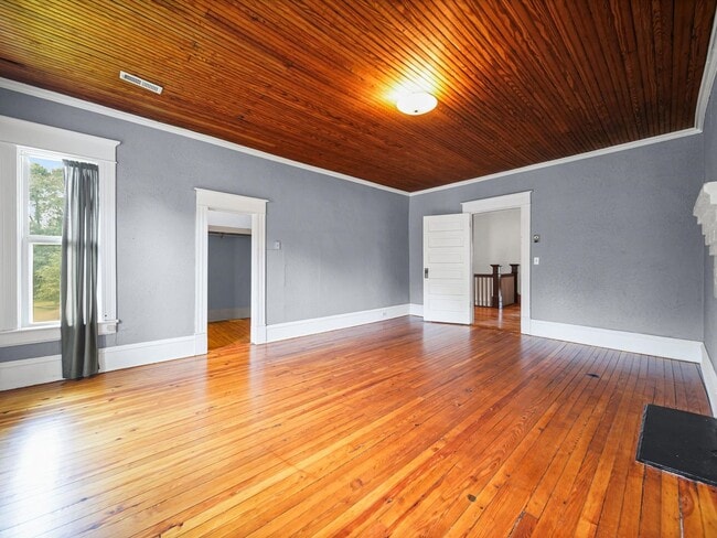 Building Photo - 4 Bedroom/2 Bath Home for Rent