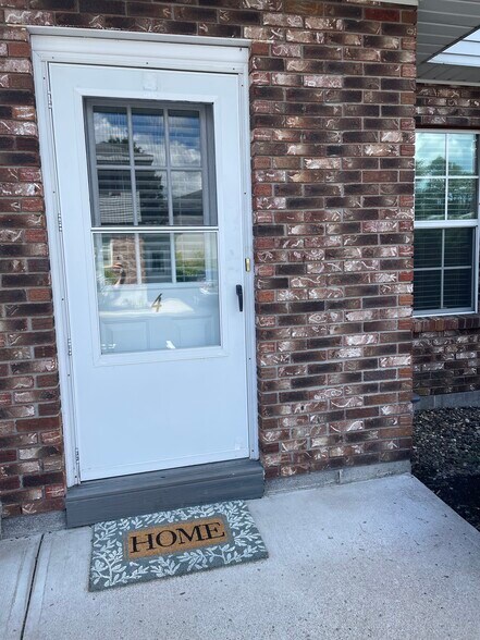Primary Photo - 25B Pine Ln