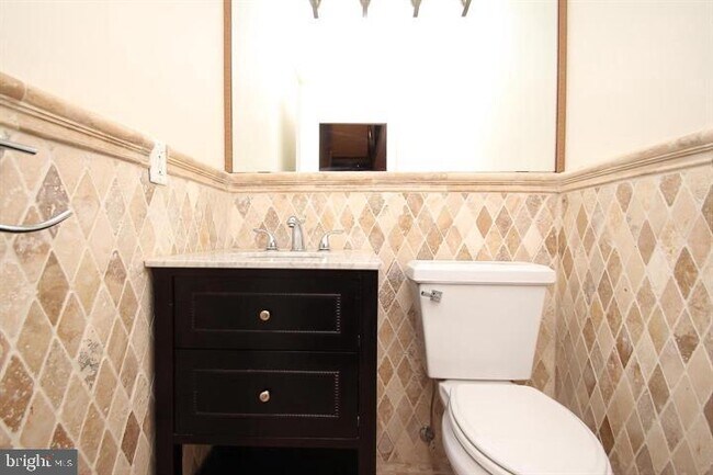 Building Photo - 2303 Essex St