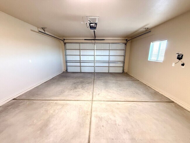 Building Photo - New Construction 3 Bed / 2 Bath Home with ...