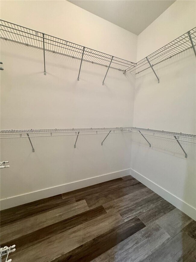 Building Photo - 2882 SW 37th Ct