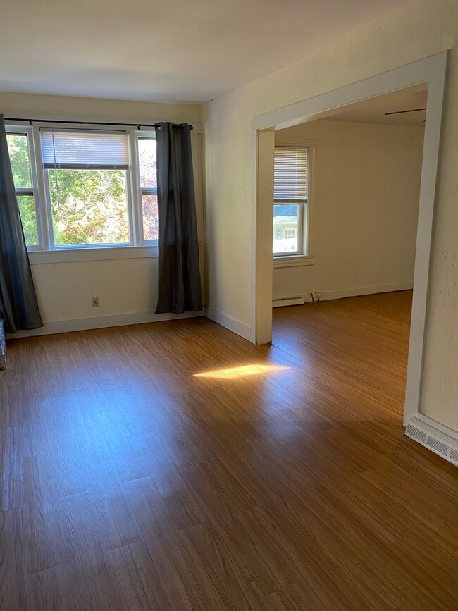 Building Photo - 8 Paterson Hill Rd