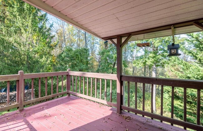 Building Photo - Lovely Country Home Close to Christiansburg