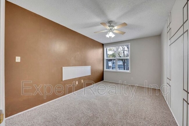 Building Photo - 18 Berrywood Dr