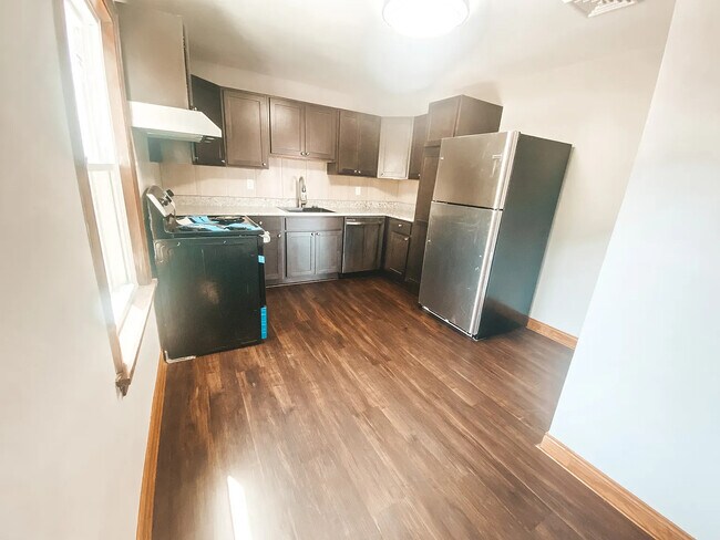 Building Photo - Triplex