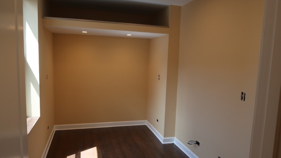 Building Photo - 1458 N Bosworth Ave
