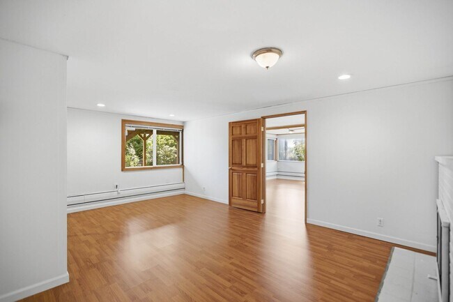 Building Photo - Spacious 4 Bed 2.5 Bath Home with Panoramic Views in Magnolia