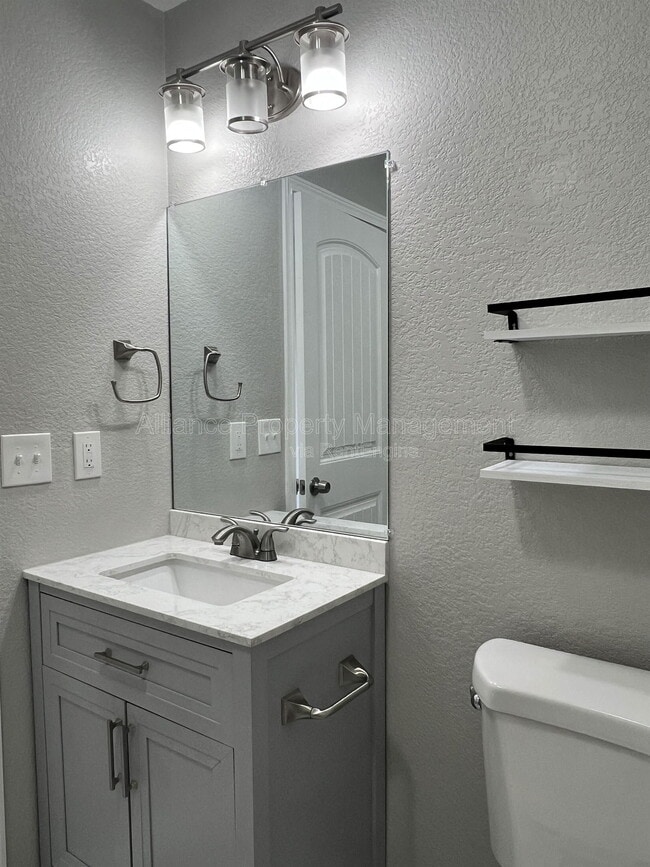 Building Photo - 7470 Grand Valley Dr