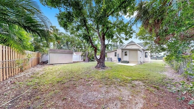 Building Photo - 1005 45th St W