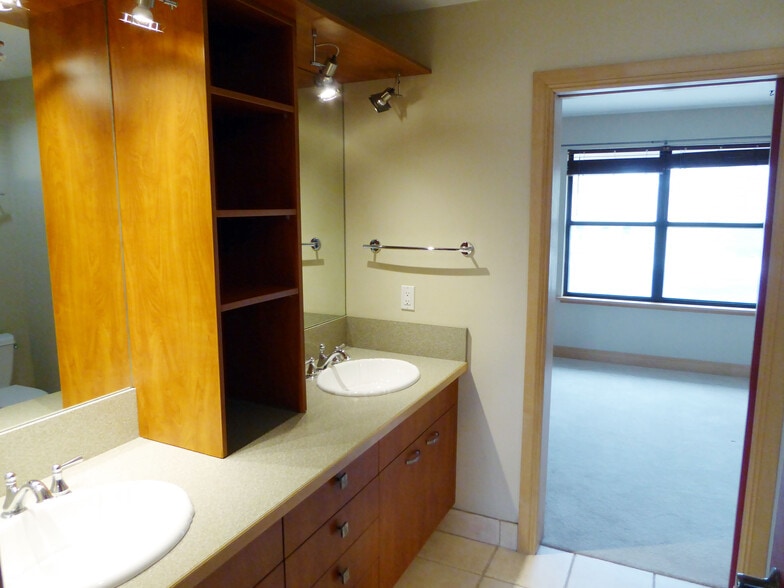 Building Photo - 1031 Mirrormere Cir