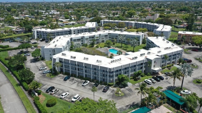 Building Photo - 6650 Royal Palm Blvd