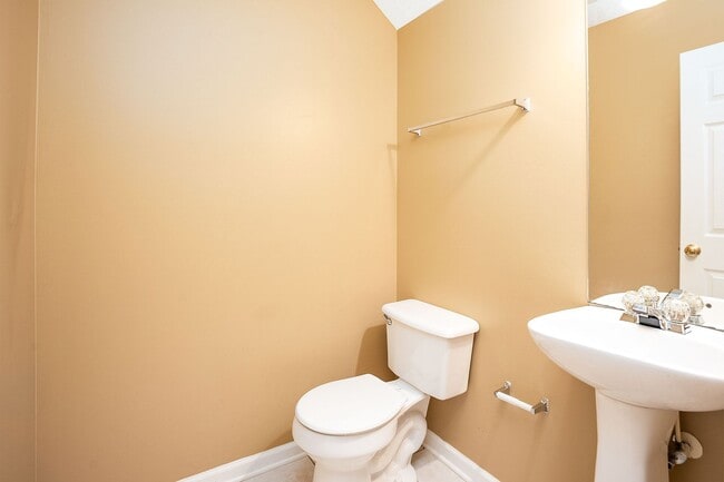 Building Photo - 2428 E University Dr