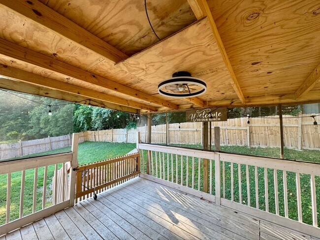 Building Photo - For Rent in St. Robert, MO – Spacious 4 Be...