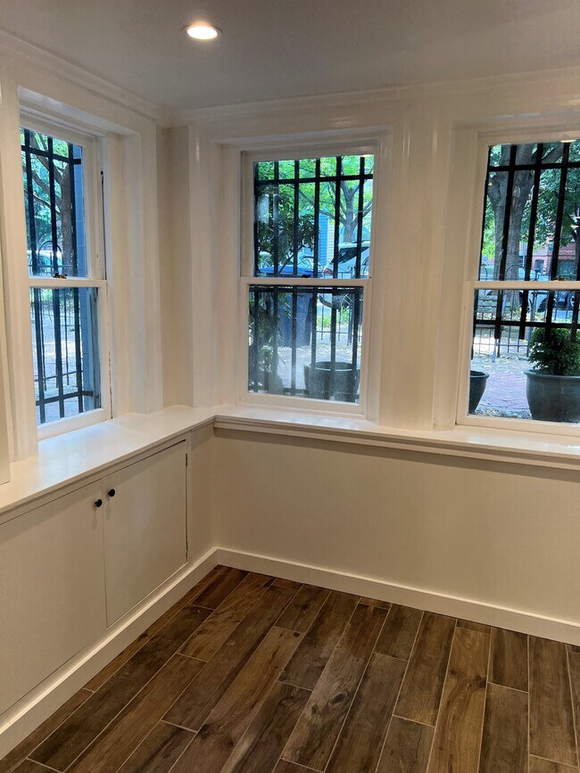 Building Photo - 215 5th St SE