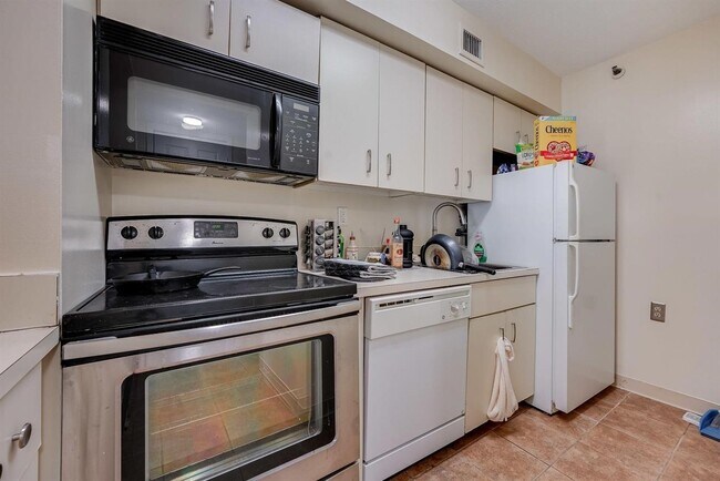 Building Photo - 551 Observer Hwy