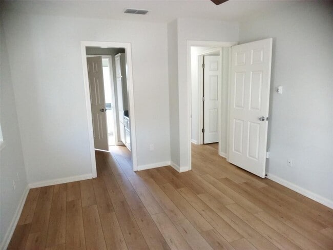 Building Photo - 6010 Long Champ Ct