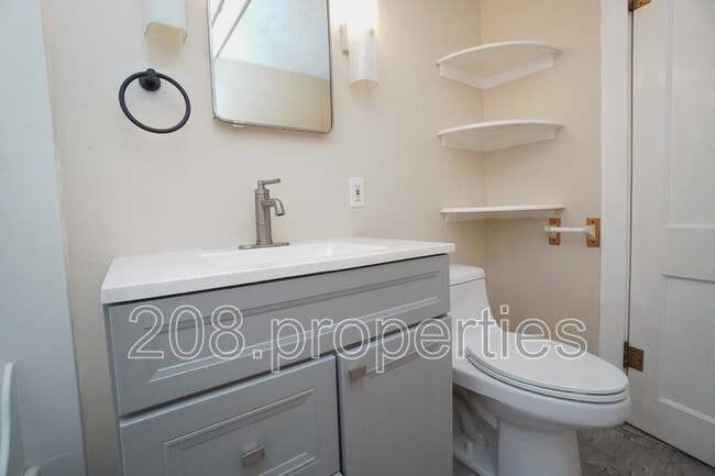 Building Photo - 2506 Woodlawn Ave