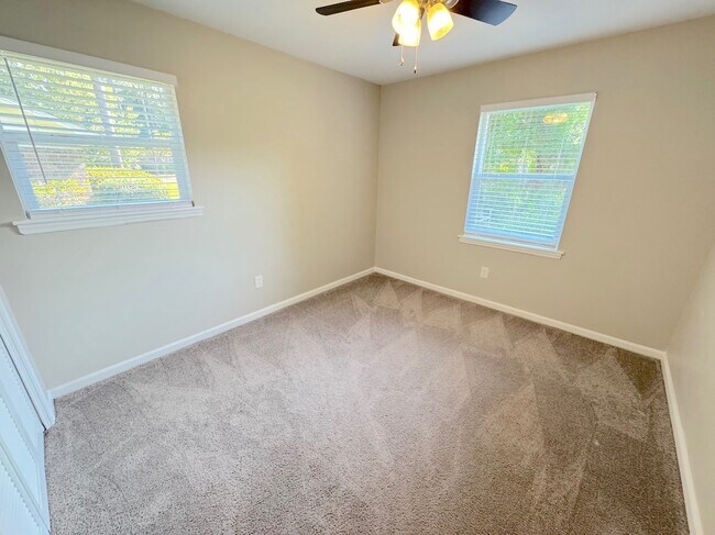 Building Photo - 9 Mistletoe Ct